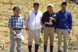 岩沼市“千年希望の丘”で島貫会長も植樹