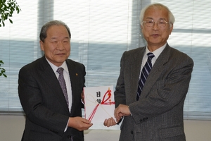 「千年希望の丘」整備事業に寄付金を贈呈