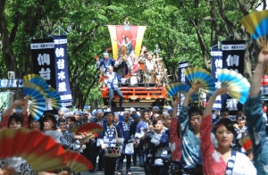 青葉まつりで御神船山鉾が厳かに巡行