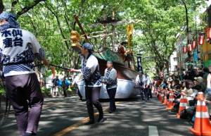 青葉まつりで御神船山鉾が厳かに巡行