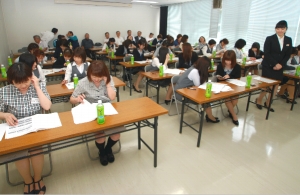 ビジネスマナー研修 グループの全女子社員が受講