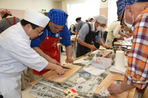「大人のお魚教室」アジの三枚おろしに挑戦！