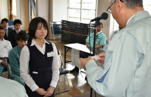 せり人試験に全員が合格