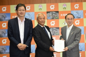 北辰の髙山社長が一目千本桜の保護に寄付