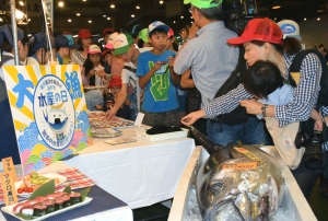 今月のオススメ！「マグロ」を試食提案