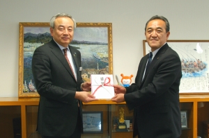 創立記念事業で気仙沼市社協に寄付金を贈呈