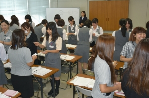 実践型ビジネスマナー研修会を開く