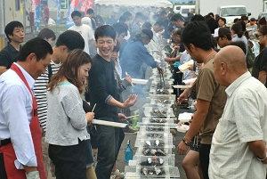 “日本一早い、ゆりあげ港朝市さんま祭りを開催