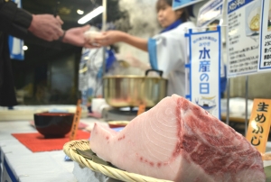 「みやぎ水産の日」でメカジキを試食提案