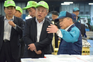 農水省食料産業局の井上局長が視察・懇談で来場