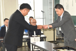 せり人試験に15人全員が合格