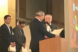 中央水産花巻がお取引先様から感謝状を贈呈される