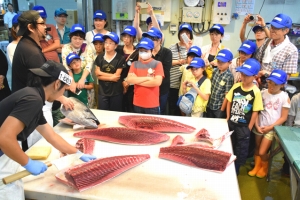 ようこそ！ 夏休み親子市場探検隊