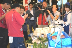 北海道産「秋鮭」本格入荷！ はらこ飯で試食提案