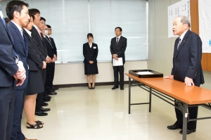 創立58周年を祝うとともに永年勤続者を表彰