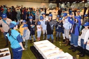 ようこそ！夏休み親子市場探検隊