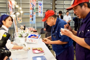 北海道産「秋鮭」本格入荷！はらこ飯で試食提案会