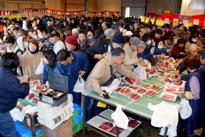 中央水産花巻の一大イベント「花巻市場まつり」を開催