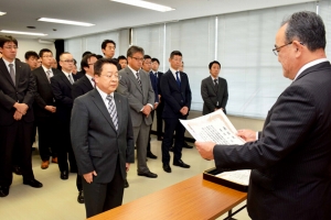 創立59周年を祝うとともに永年勤続者を表彰