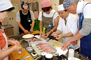 イカとイワシで「大人のお魚教室」を開催の写真