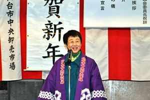 あいさつする奥山恵美子仙台市長