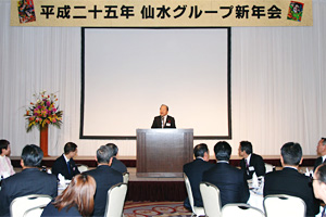 あいさつする島貫文好仙台商産会長