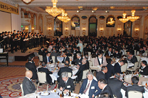 会場を歌で大いに盛り上げた、仙水グループ合唱団御神船